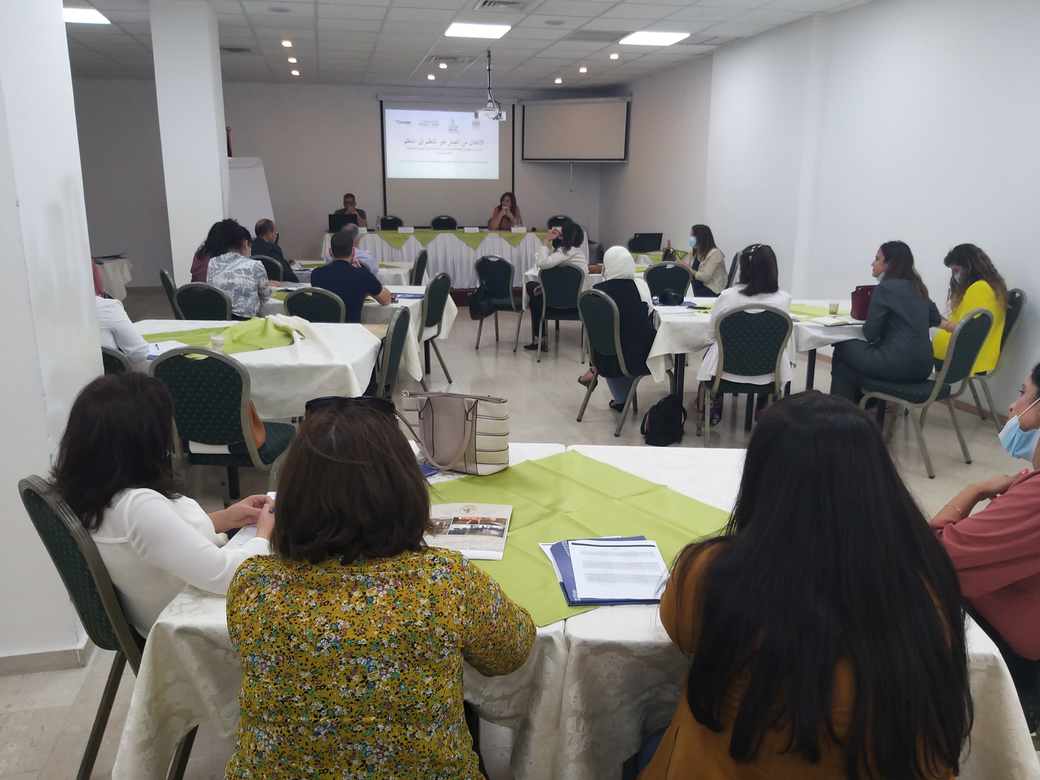 جمعية "أصالة" تعقد جلسة لمناقشة ورقة سياسات حول انتقال مشاريع النساء الصغيرة والمتوسطة من العمل غير المنظم إلى المنظم
